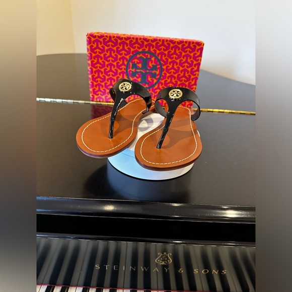 NWT Authentic Rare Luxury Minimalist Tory Burch Black Patent Cameron Thong - Picture 5 of 17